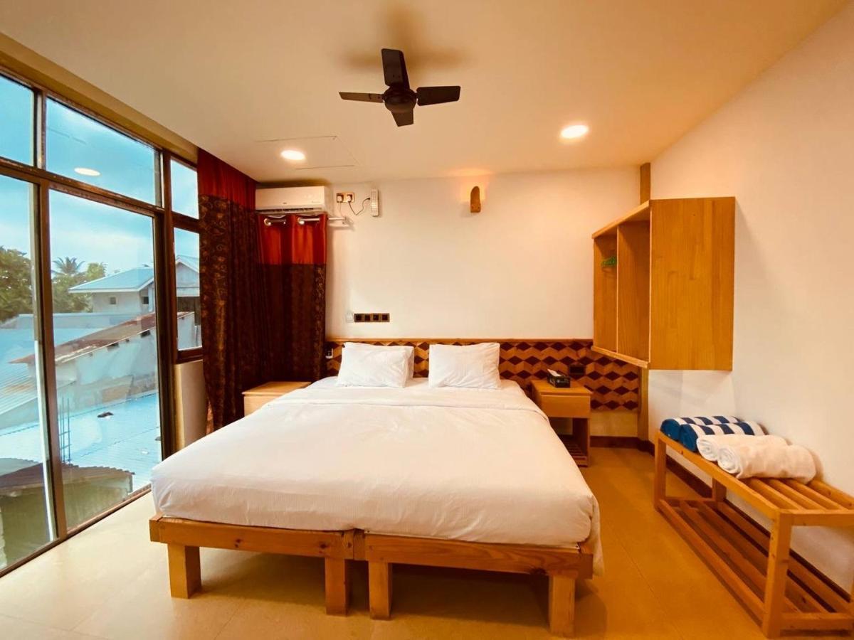 Rindali - The Speedboat From Male To The Hotel Departs At 1130 Every Monday Thursday And Saturday And From The Hotel To Male At 0630 And Five Domestic Flights Are Available Every Day Olhuveli - Dhaalu Atol Buitenkant foto