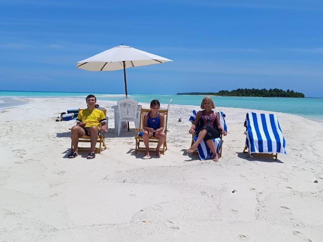 Rindali - The Speedboat From Male To The Hotel Departs At 1130 Every Monday Thursday And Saturday And From The Hotel To Male At 0630 And Five Domestic Flights Are Available Every Day Olhuveli - Dhaalu Atol Buitenkant foto