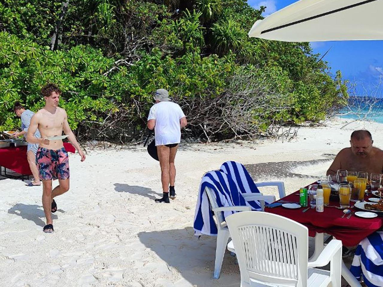 Rindali - The Speedboat From Male To The Hotel Departs At 1130 Every Monday Thursday And Saturday And From The Hotel To Male At 0630 And Five Domestic Flights Are Available Every Day Olhuveli - Dhaalu Atol Buitenkant foto