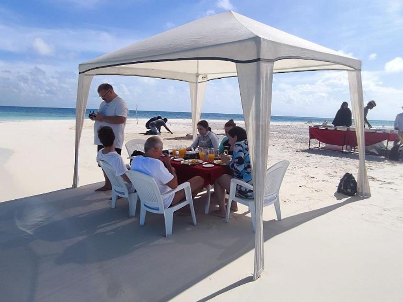 Rindali - The Speedboat From Male To The Hotel Departs At 1130 Every Monday Thursday And Saturday And From The Hotel To Male At 0630 And Five Domestic Flights Are Available Every Day Olhuveli - Dhaalu Atol Buitenkant foto