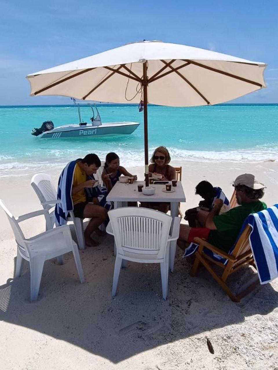 Rindali - The Speedboat From Male To The Hotel Departs At 1130 Every Monday Thursday And Saturday And From The Hotel To Male At 0630 And Five Domestic Flights Are Available Every Day Olhuveli - Dhaalu Atol Buitenkant foto