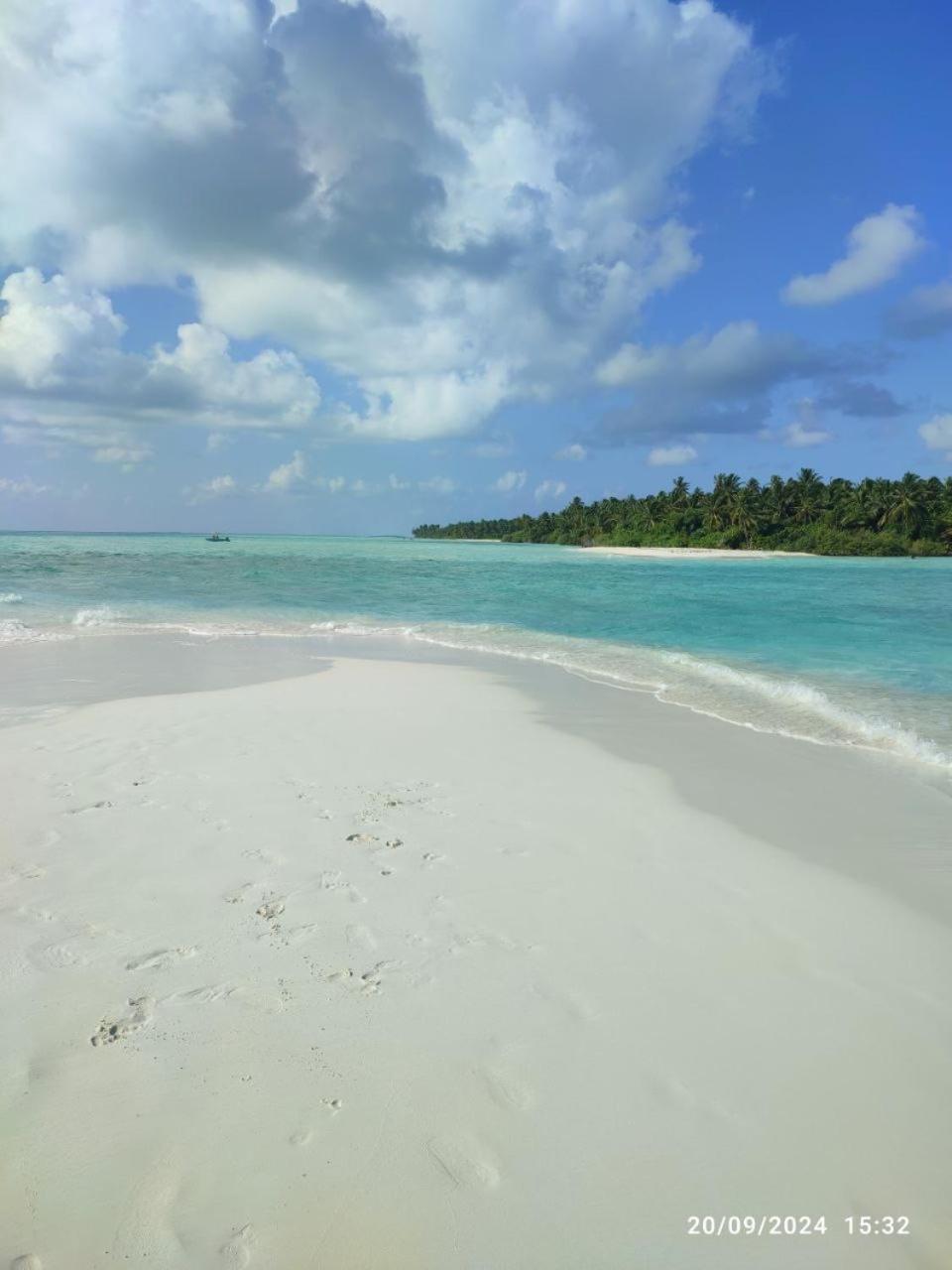 Rindali - The Speedboat From Male To The Hotel Departs At 1130 Every Monday Thursday And Saturday And From The Hotel To Male At 0630 And Five Domestic Flights Are Available Every Day Olhuveli - Dhaalu Atol Buitenkant foto